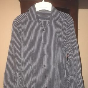 DKNY MEN'S SIZE MEDIUM LONG SLEEVE BUTTON SHIRT